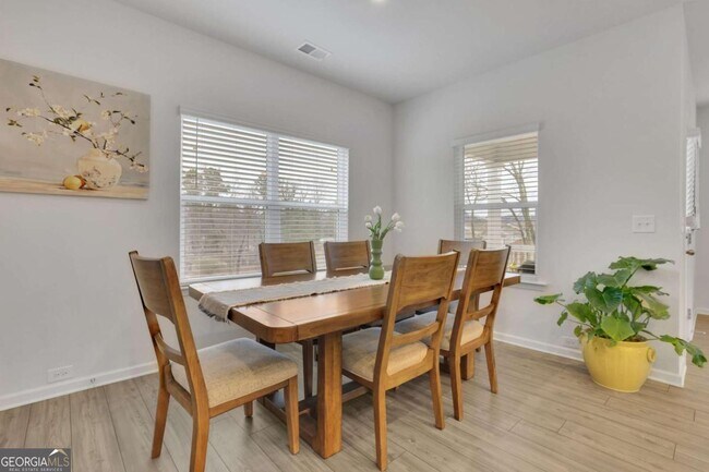 Building Photo - 803 Dundee Wy