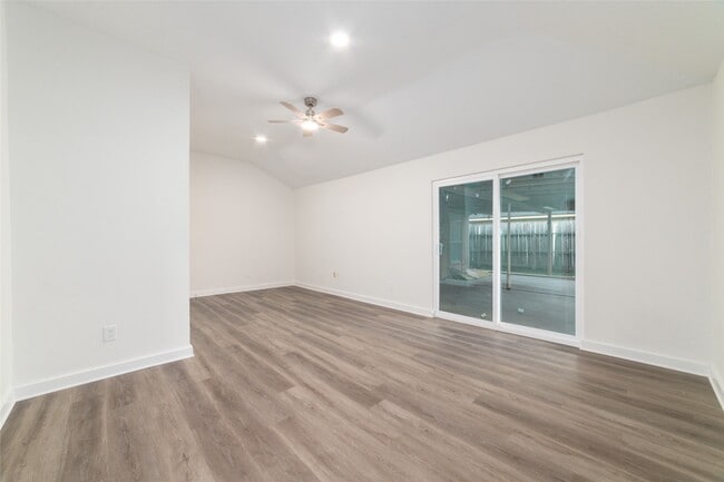 Building Photo - 17003 Summer Dew Ln