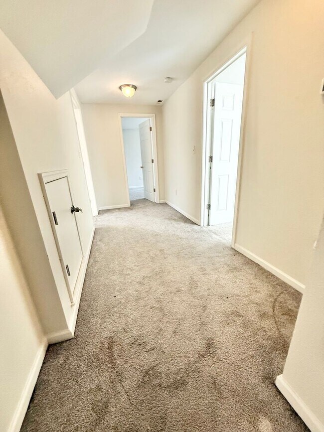 Building Photo - **4bed near MIL base- GRANITE/STAINLESS STEEL Appliances~ Roomates welcome!