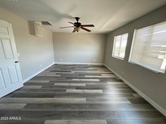 Building Photo - 8714 S 40th Ln