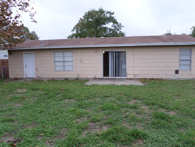 Building Photo - 5829 Cain Dr