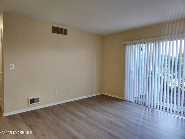 Building Photo - 9 Hackamore Ct