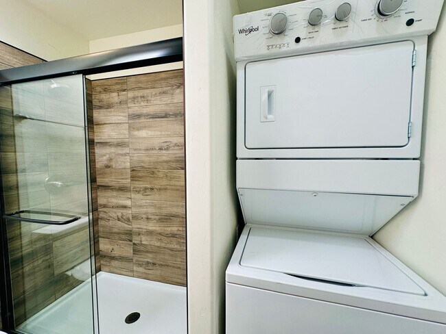 Building Photo - 1343 W Pennington St