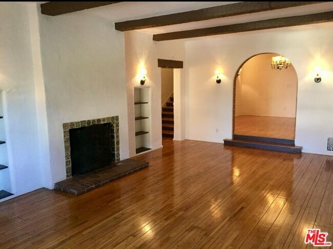 Building Photo - 459 N Orange Dr