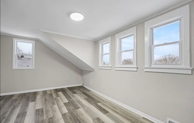 Building Photo - Come see your new home!