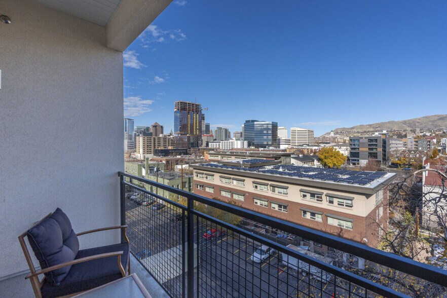 Building Photo - 380 S 400 E