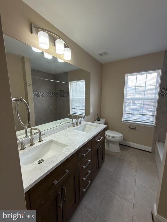 Building Photo - 13580 Den Hollow Ct