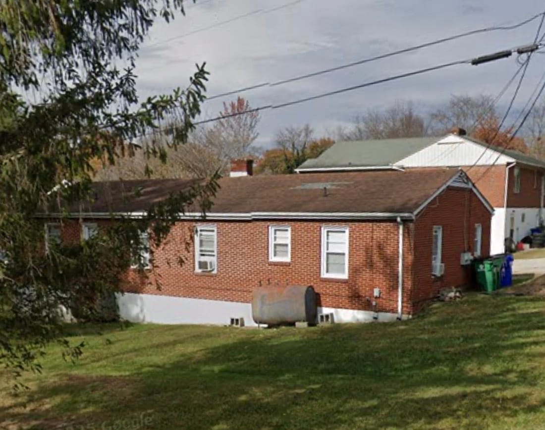 1102 #1 - 1102 Airport Rd