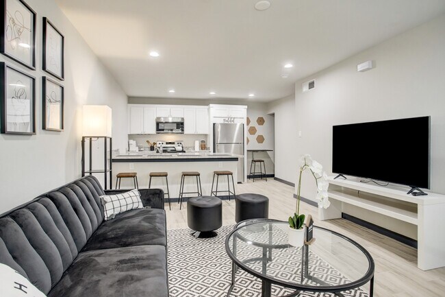 Building Photo - 3448 Elgin St