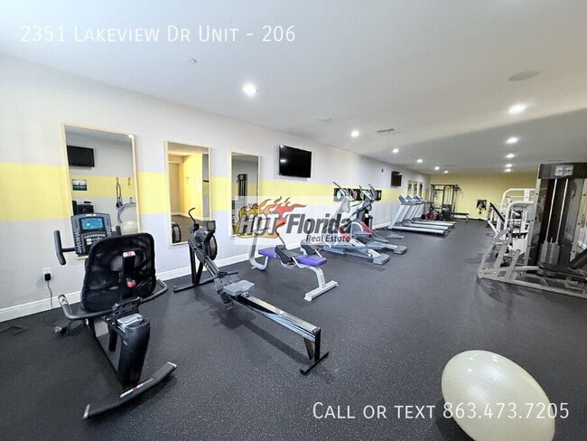 Building Photo - 2351 Lakeview Dr