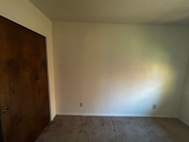 Building Photo - Lake of the Pines 3/2