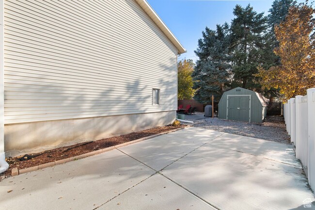 Building Photo - Beautifully Remodeled 4 Bd Home in Sandy