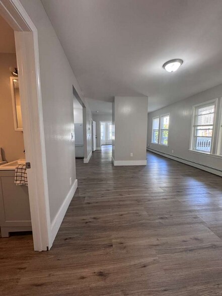 Building Photo - 267 Silver St