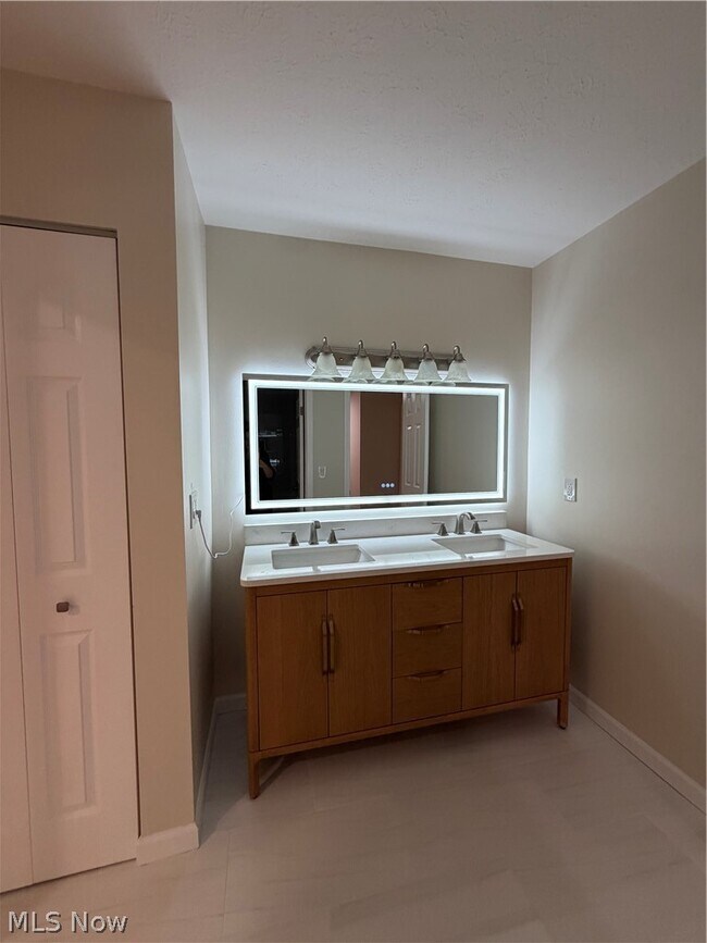 Building Photo - 4471 Habersham Ln S