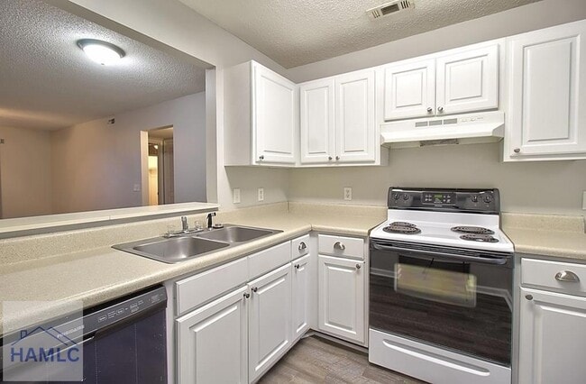 Building Photo - 910 Brett Dr