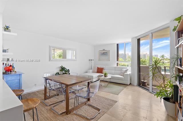 Building Photo - 161 Crandon Blvd