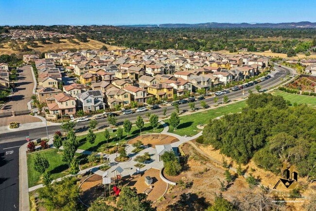 Building Photo - 232 Rochdale St