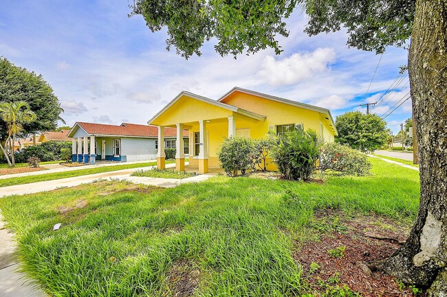 Building Photo - 901 10th St