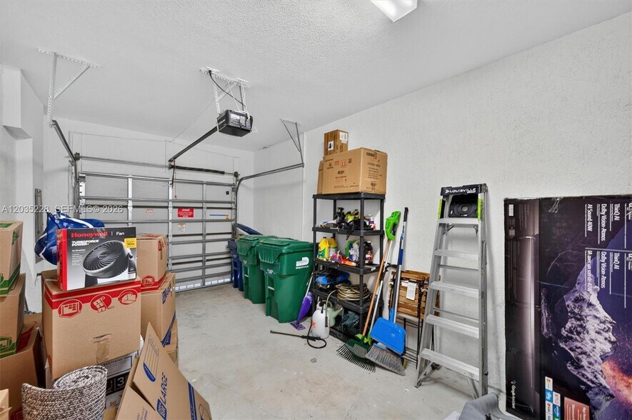 Building Photo - 15841 NW 91st Ct