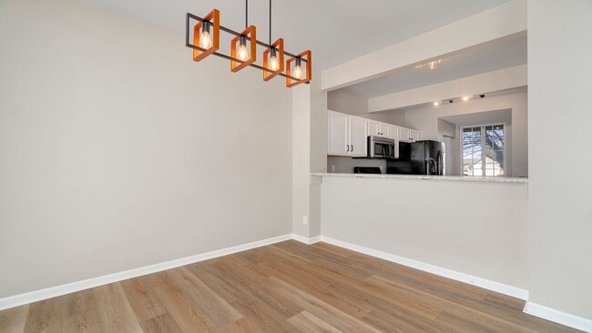 Building Photo - 7495 Thomas Dr