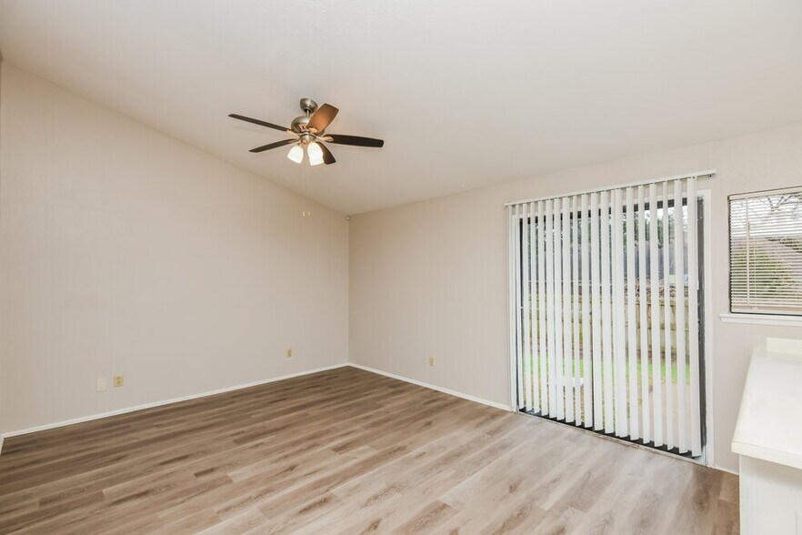 Building Photo - 3913 Horizon Pl