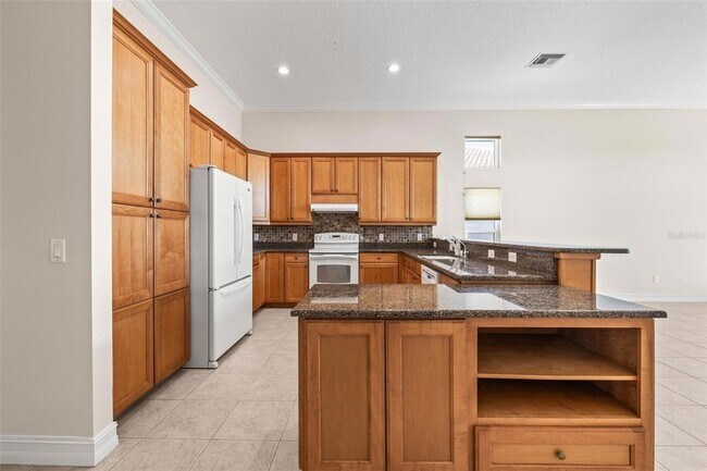 Building Photo - 4949 Sandy Brook Cir