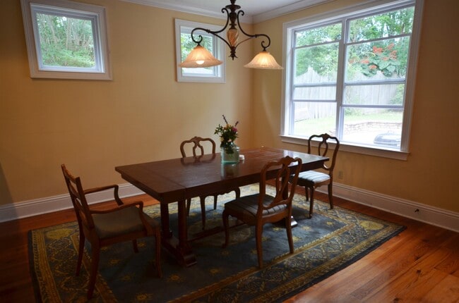 Building Photo - 2204 Altoona Dr