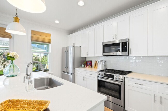 Building Photo - 84 Roundwood Dr