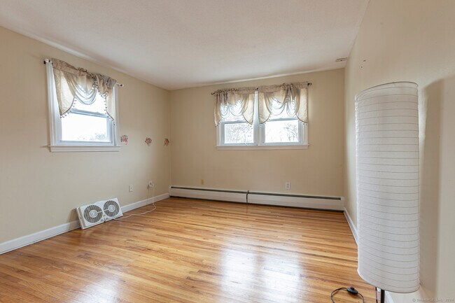 Building Photo - 288 Candlewyck Dr