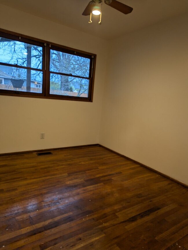 Building Photo - Freshly Updated 3 Bedroom 1 bath Home with Garage, Fenced Yard & Pet Friendly!