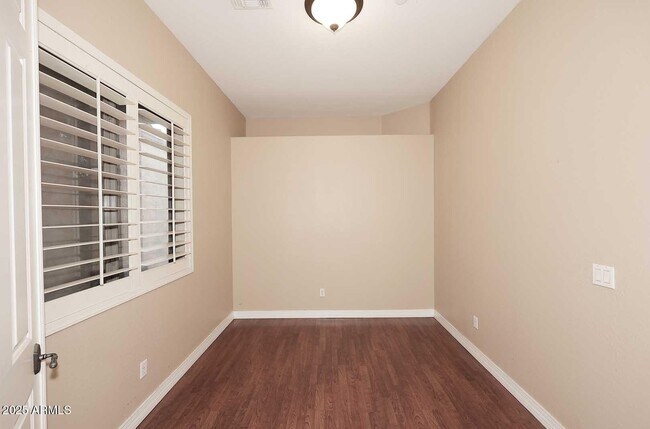 Building Photo - 2007 E Topeka Dr