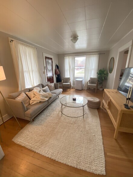 Example of living room furnished - 1509 West Hazel Street