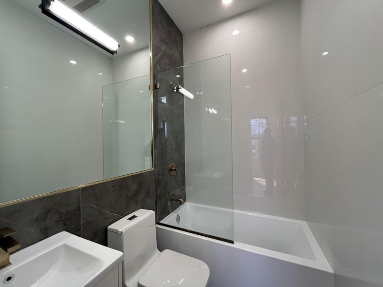 Building Photo - 52 Grace St