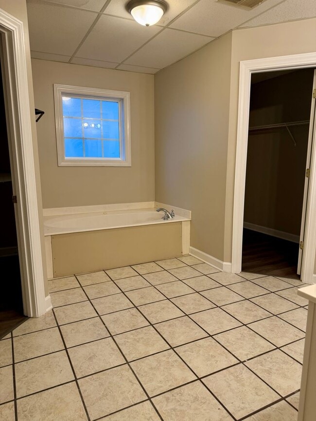Building Photo - 281 Foxworth Dr