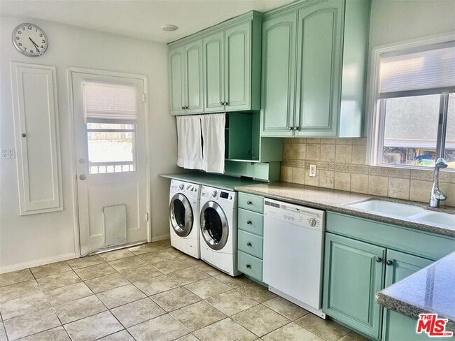 Building Photo - 6426 W 83rd St