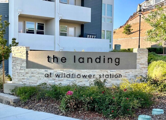 Building Photo - 2700 Wildflower Sta Pl
