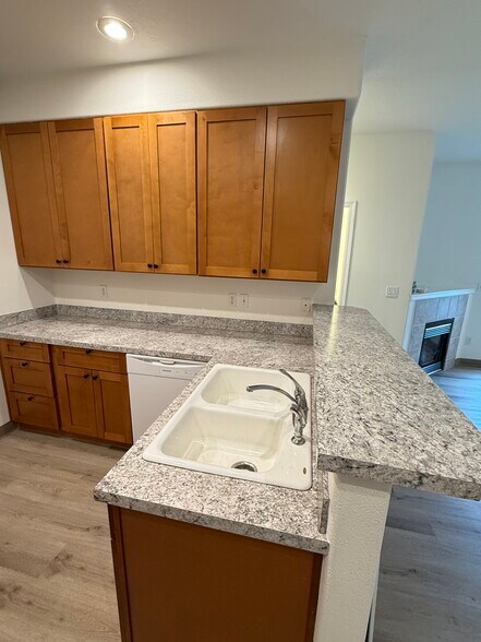 Building Photo - 3277 NE 14th Ave