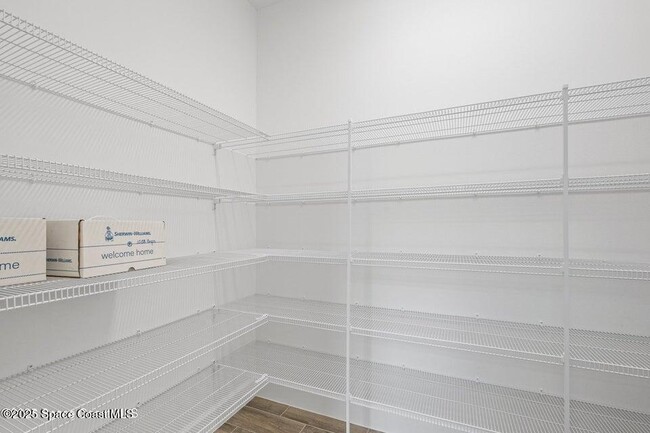 Building Photo - 2737 Kamin Dr