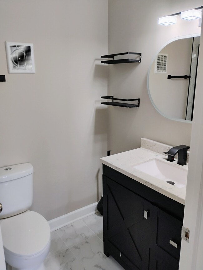 Building Photo - 910 W Alleghany Dr