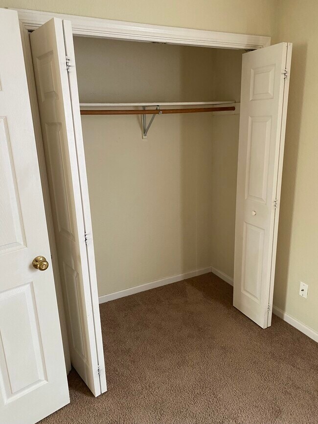 Closet Bedroom 1 - 4524 Waterloo Dr