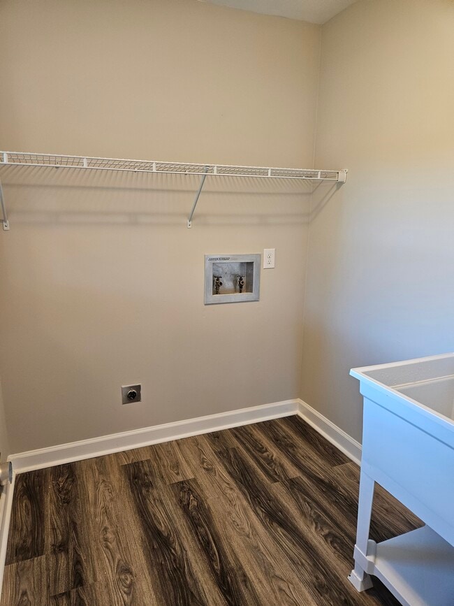 Laundry/Mud room with utility sink - 9614 Heritage Ln