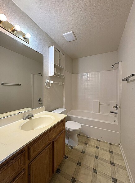 Building Photo - 4300 Alleeta Dr