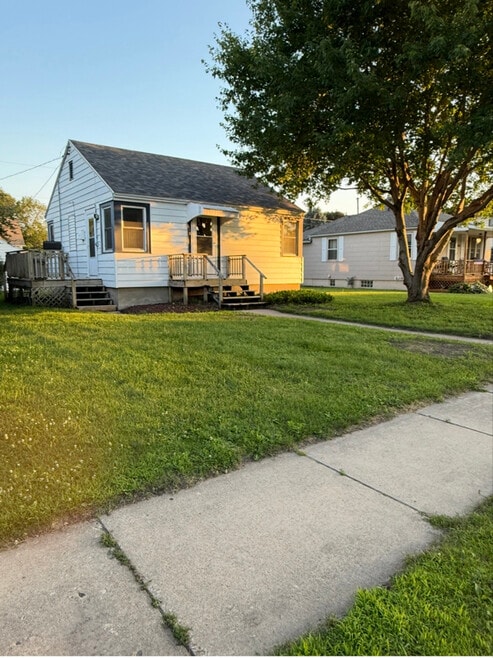 Building Photo - 817 E Water St