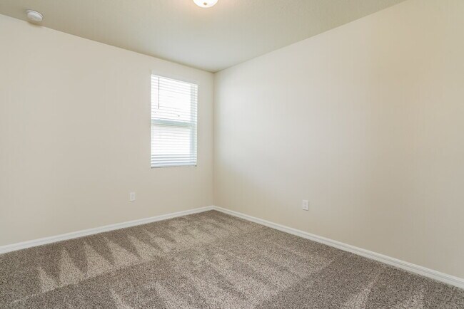 Building Photo - 1102 Oak Vly Dr