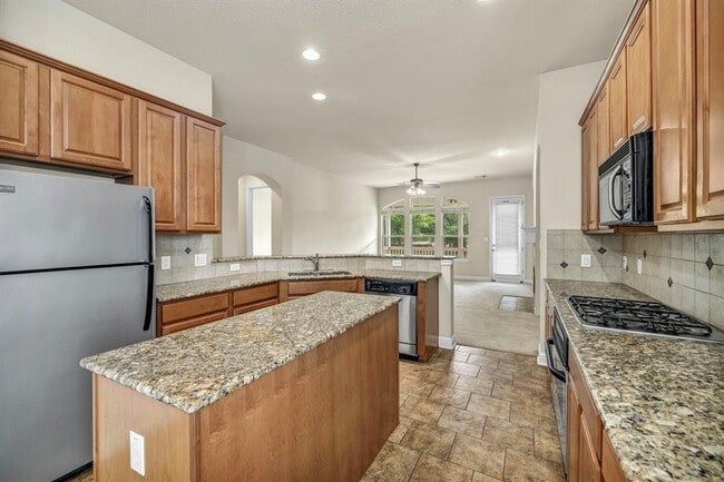 Building Photo - 15220 Interlachen Dr