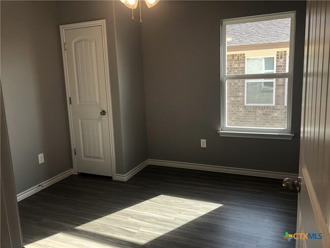 Building Photo - 1818 Castroville Trl