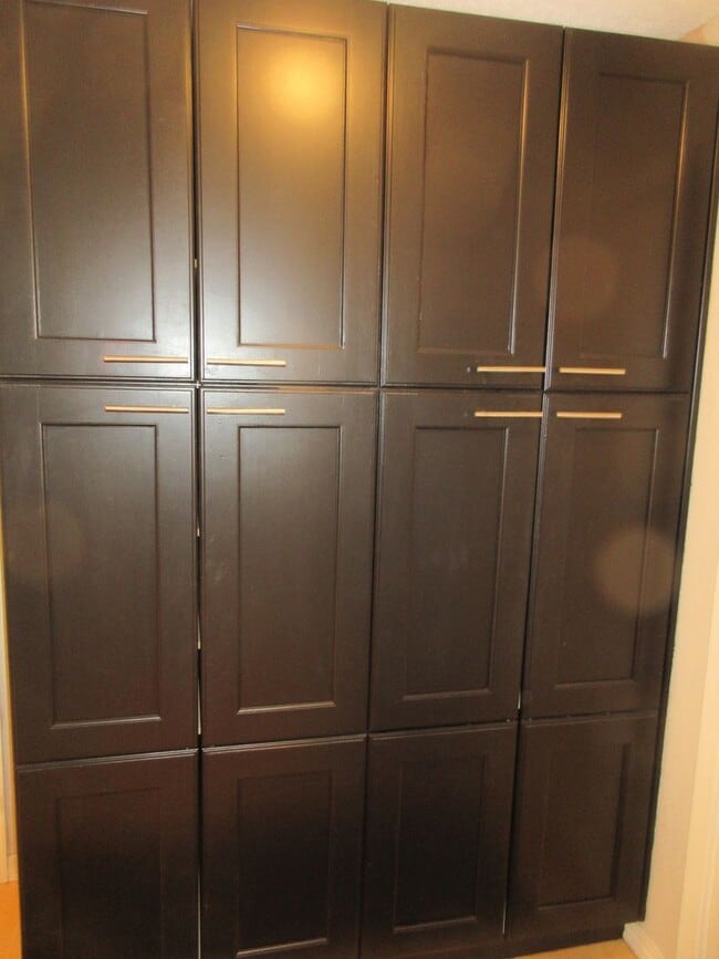 Building Photo - Beautiful Three Bedroom in the Hills of South Salem