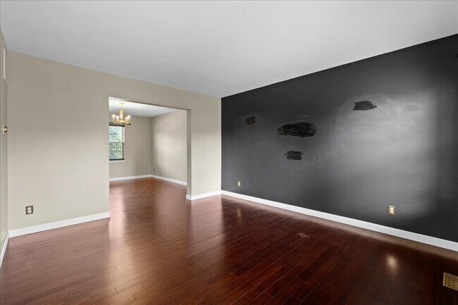 Building Photo - 49 Equestrian Dr