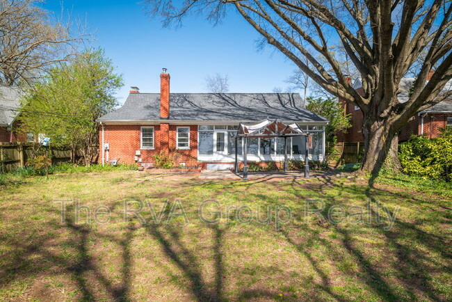 Building Photo - 1207 Whitby Rd