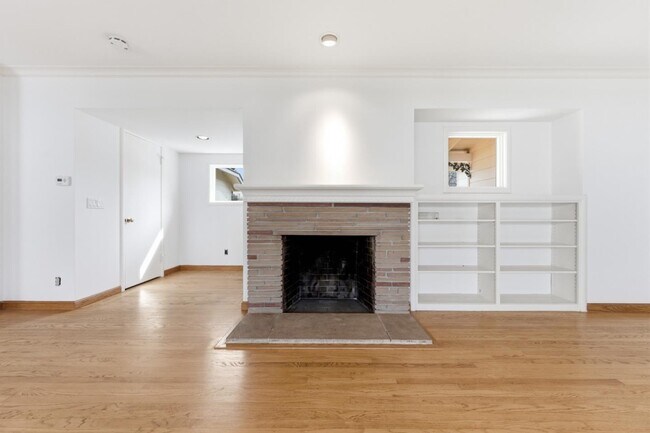 Building Photo - 8 Patricia Pl